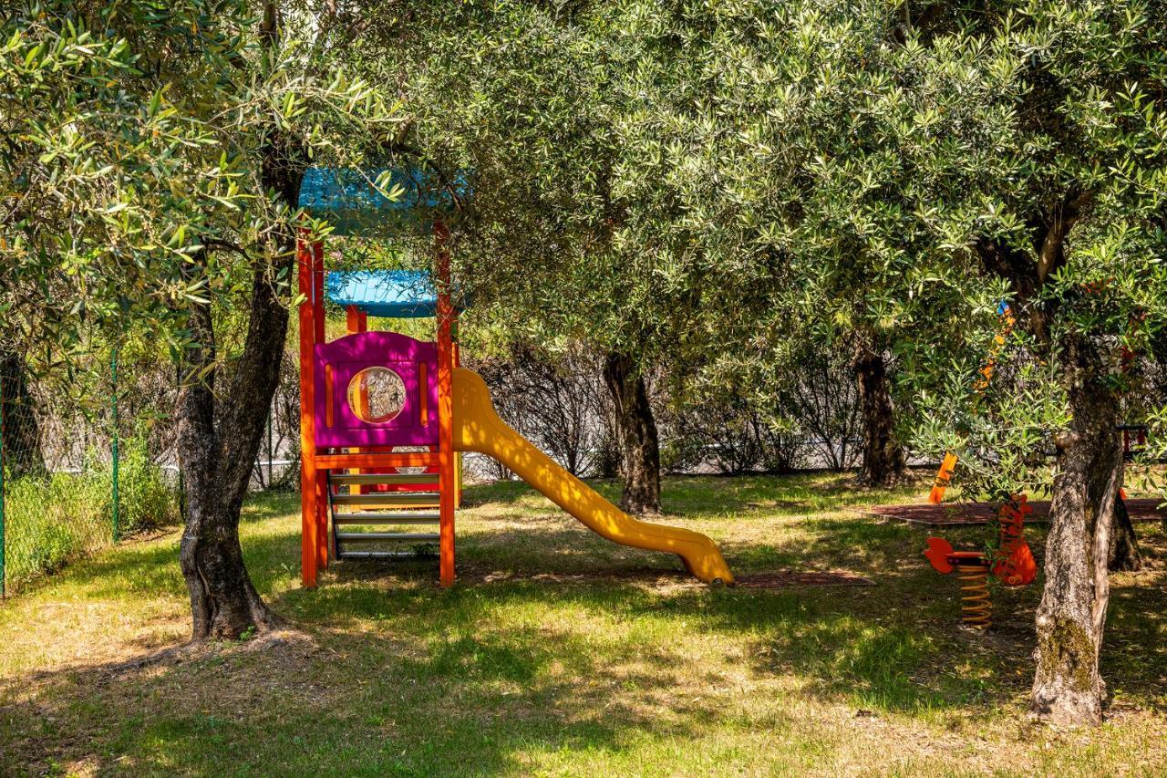 Camping Park Garda Limone sul Garda Ngoại thất bức ảnh