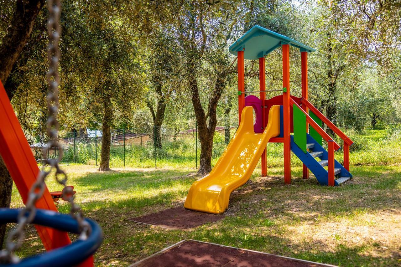 Camping Park Garda Limone sul Garda Ngoại thất bức ảnh