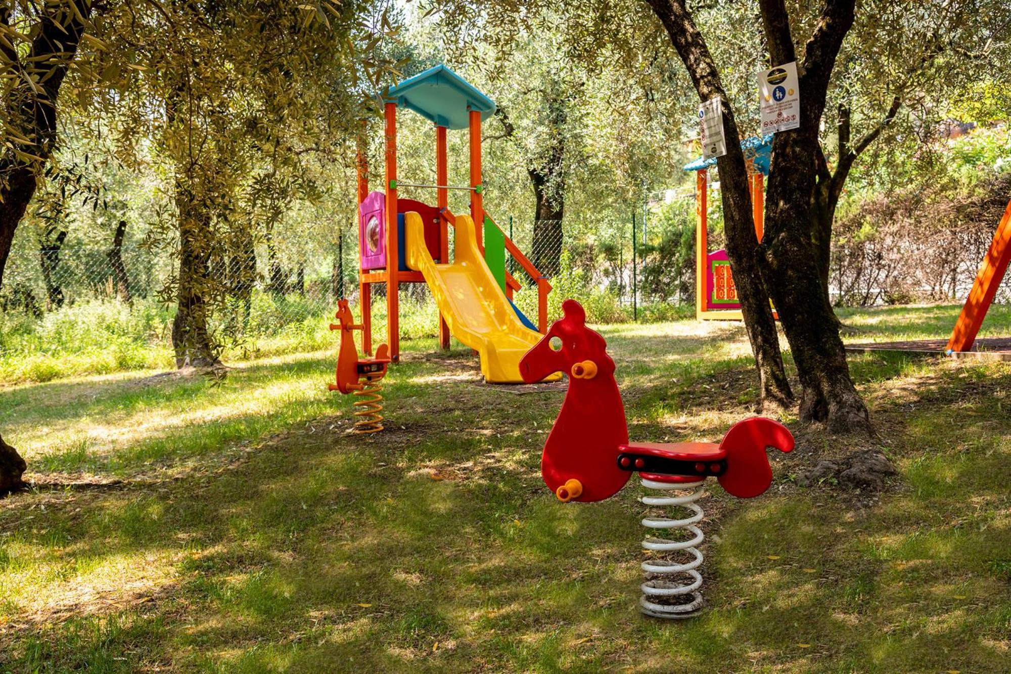 Camping Park Garda Limone sul Garda Ngoại thất bức ảnh
